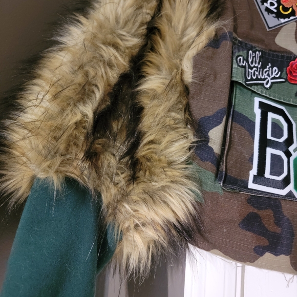 Custom Camouflage Jacket with Faux Fur Sleeves - Picture 5 of 9